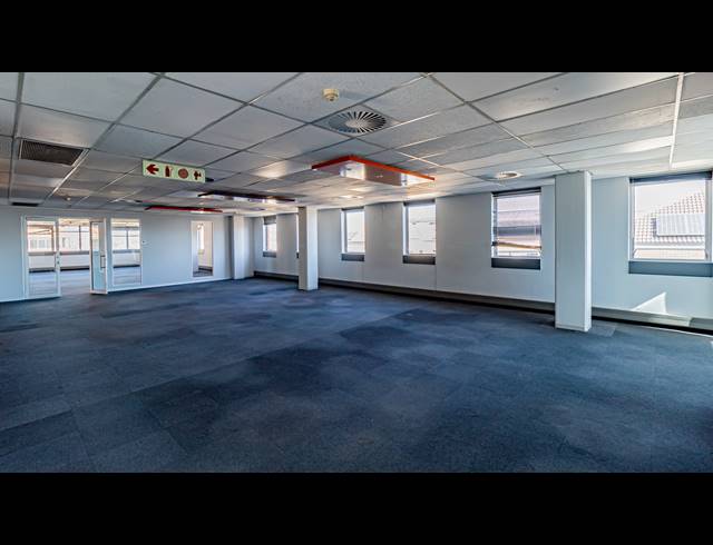 1,174M² OFFICE TO LET IN FERNDALE